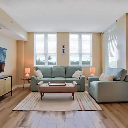 Studio With Rooftop Pool In Boynton Beach